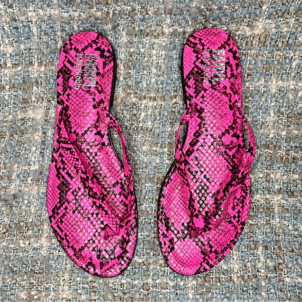 NWOT - FARYL by Farylrobin Milo Thong Sandals in Pink Snake